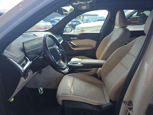 White Metallic 2025 BMW X1 xDrive28i