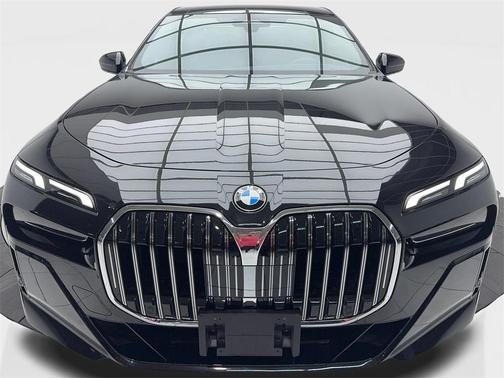 2025 BMW 740 i