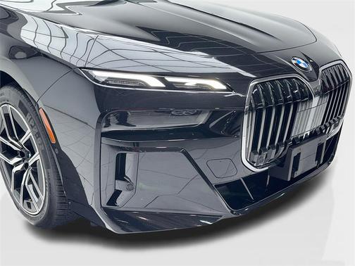 2025 BMW 740 i