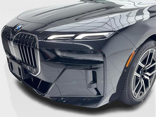 2025 BMW 740 i