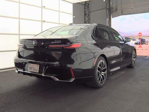 2025 BMW 740 i