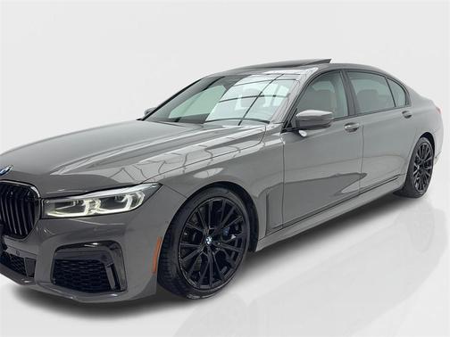 2022 BMW 740 i
