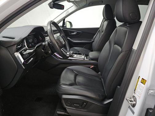 Glacier White Metallic 2023 Audi Q7 45 Premium Plus