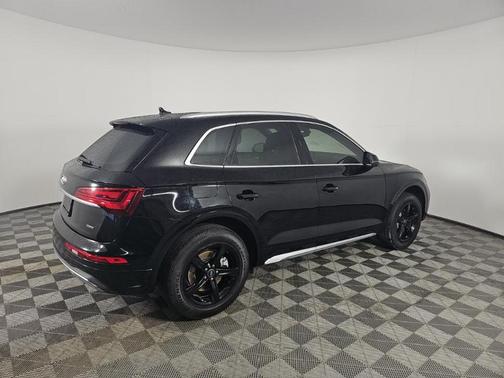 Brilliant Black 2023 Audi Q5 40 Premium