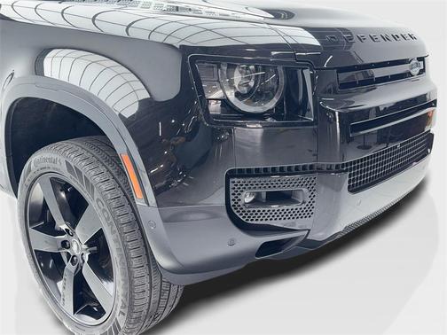 2023 Land Rover Defender 130 SE