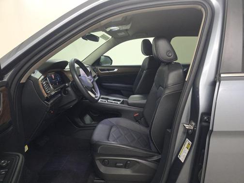 Platinum Gray Metallic 2024 Volkswagen Atlas 2.0T SE