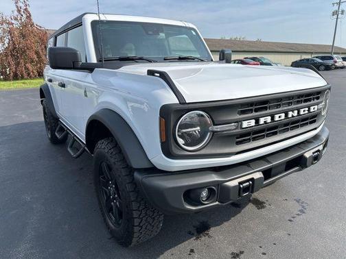 Oxford White 2023 Ford Bronco Black Diamond
