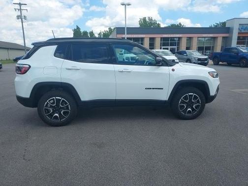2025 Jeep Compass Trailhawk