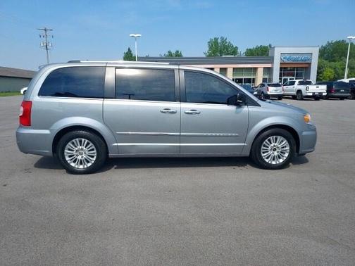 2013 Chrysler Town & Country Limited