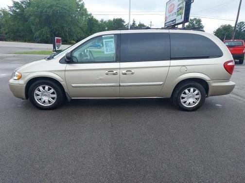 2005 Chrysler Town & Country Touring