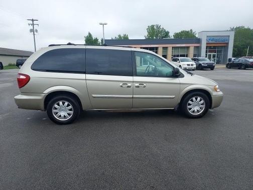 2005 Chrysler Town & Country Touring