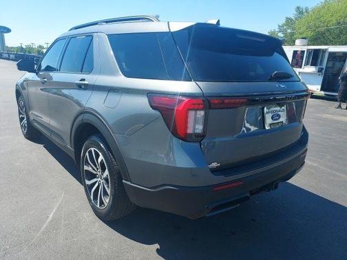Carbonized Gray Metallic 2025 Ford Explorer ST-Line