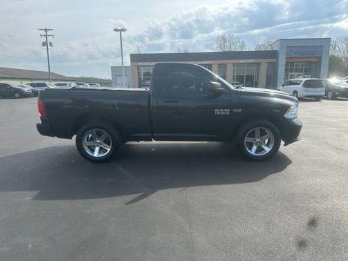 Brilliant Black Crystal Pearlcoat 2016 RAM 1500 Tradesman/Express