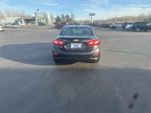 Mosaic Black Metallic 2017 Chevrolet Cruze LT