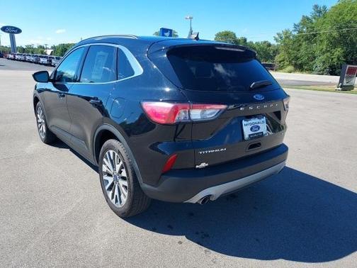 2022 Ford Escape Titanium
