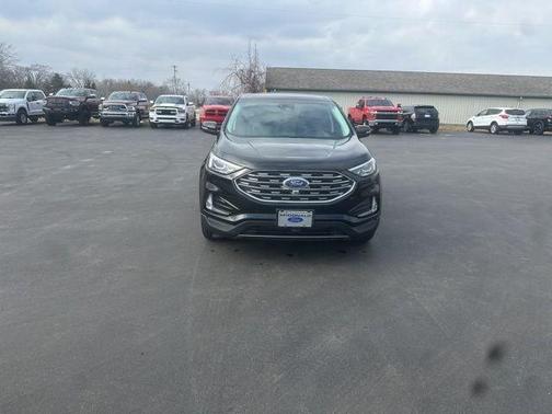 Agate Black Metallic 2022 Ford Edge Titanium