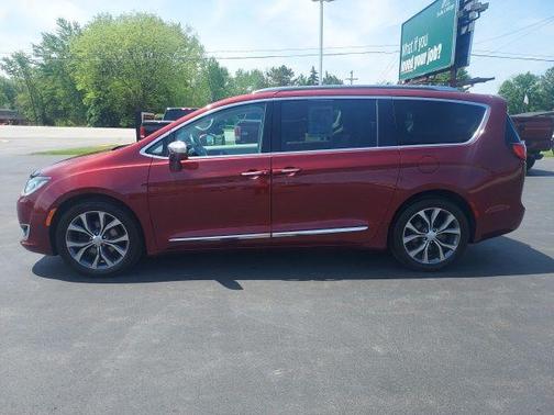 Velvet Red Pearlcoat 2017 Chrysler Pacifica Limited