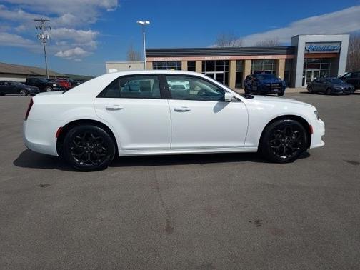 2023 Chrysler 300 Touring L