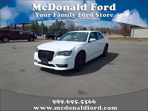 2023 Chrysler 300 Touring L