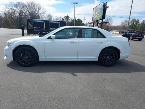 2023 Chrysler 300 Touring L