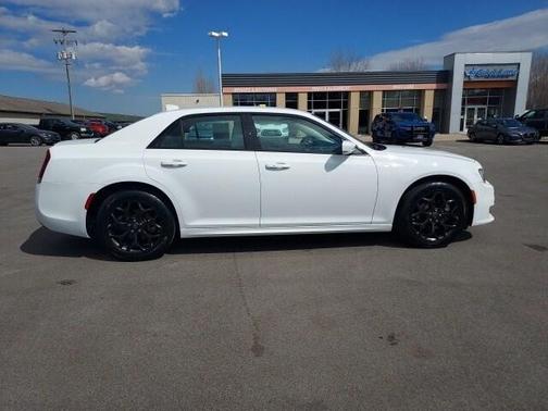 2023 Chrysler 300 Touring L