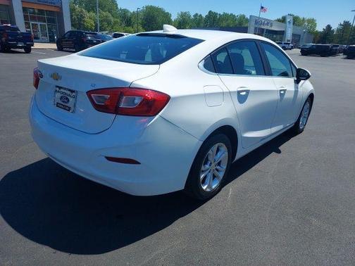 Summit White 2019 Chevrolet Cruze LT