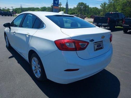 Summit White 2019 Chevrolet Cruze LT