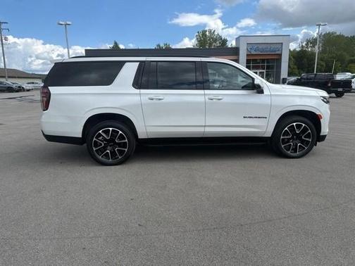 2023 Chevrolet Suburban RST