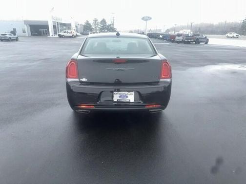 2023 Chrysler 300 Touring L