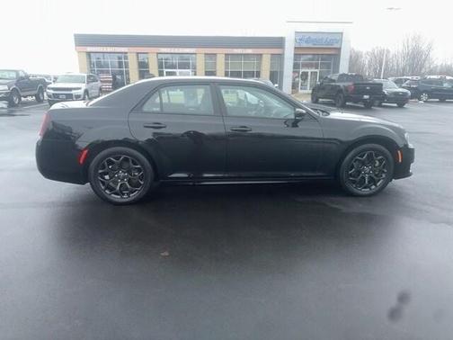 2023 Chrysler 300 Touring L