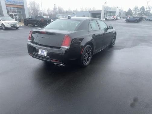 2023 Chrysler 300 Touring L