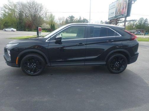 Labrador Black Pearl 2023 Mitsubishi Eclipse Cross LE