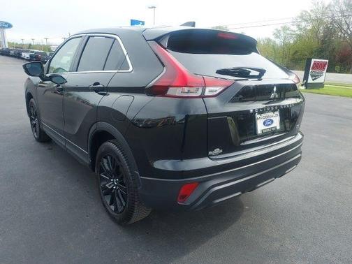 Labrador Black Pearl 2023 Mitsubishi Eclipse Cross LE