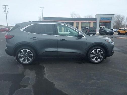 2025 Ford Escape Platinum