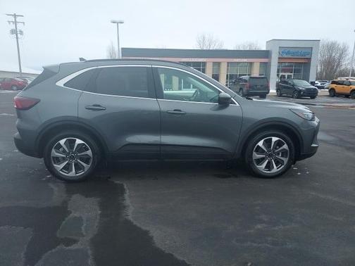 2025 Ford Escape Platinum