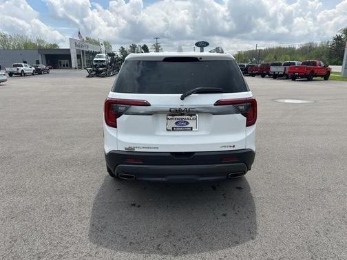 2023 GMC Acadia AT4