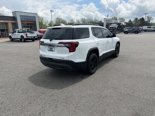 2023 GMC Acadia AT4