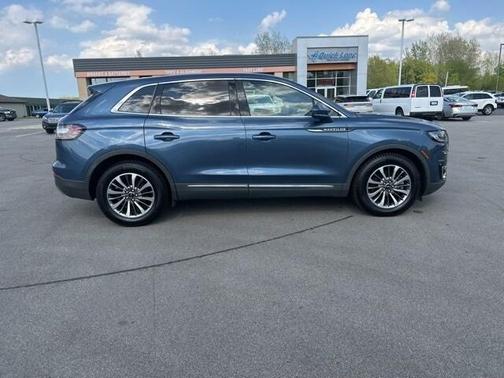 2019 Lincoln Nautilus Select