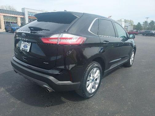 Agate Black Metallic 2022 Ford Edge Titanium