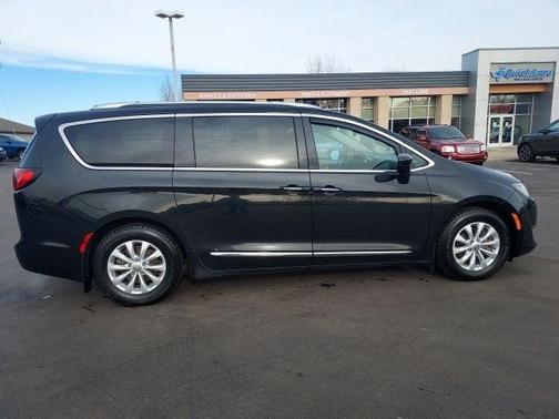 2019 Chrysler Pacifica Touring-L