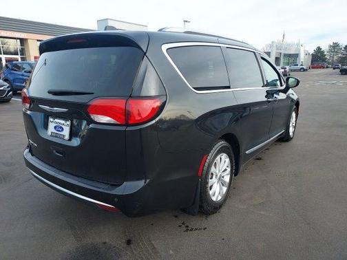 2019 Chrysler Pacifica Touring-L