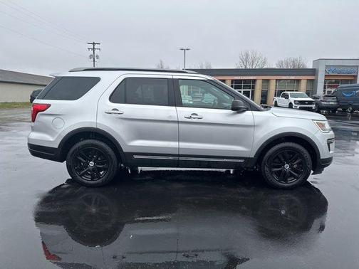 Ingot Silver Metallic 2018 Ford Explorer XLT