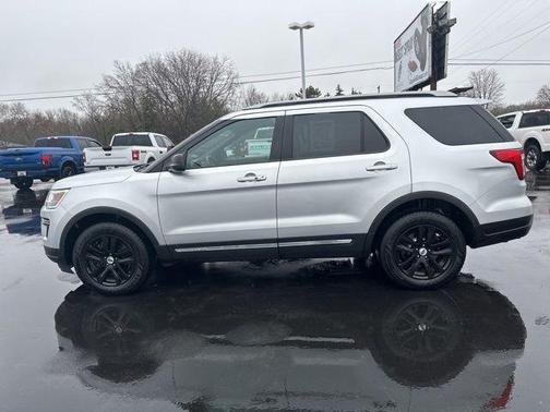 Ingot Silver Metallic 2018 Ford Explorer XLT