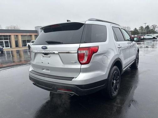 Ingot Silver Metallic 2018 Ford Explorer XLT
