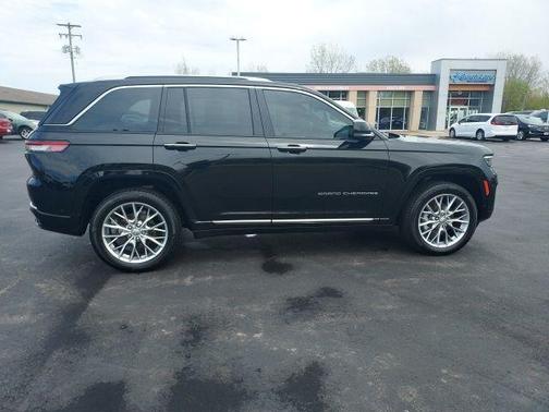 Diamond Black 2022 Jeep Grand Cherokee Summit