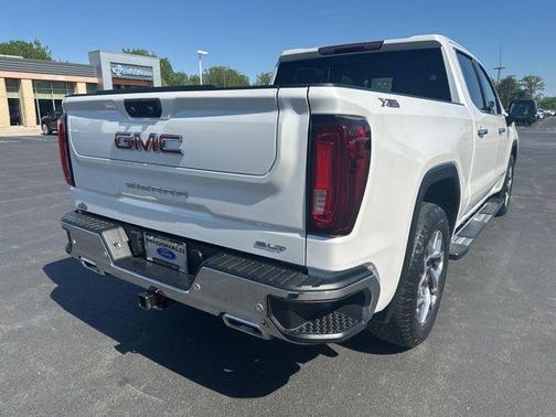 Summit White 2023 GMC Sierra 1500 SLT