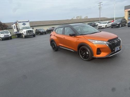 2023 Nissan Kicks SR