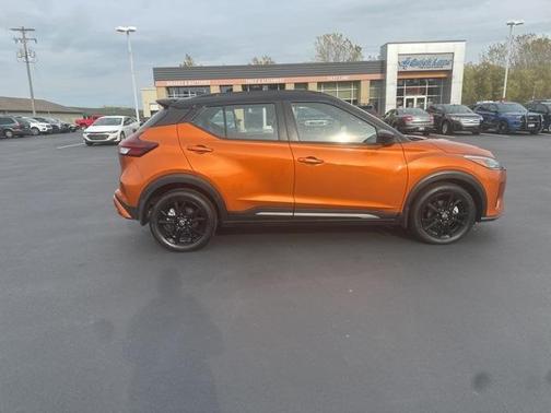 2023 Nissan Kicks SR