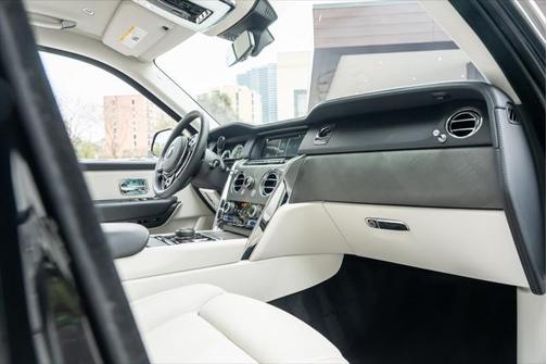 2023 Rolls-Royce Cullinan Base