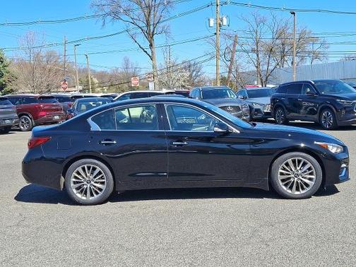 2022 INFINITI Q50 LUXE